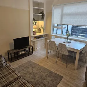  Apartment Retreat - 2 Bedroom